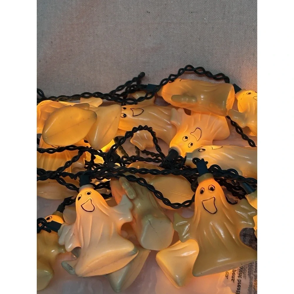 Vintage Happy Ghost Halloween String Lights Green Cord 20 Ghosts works